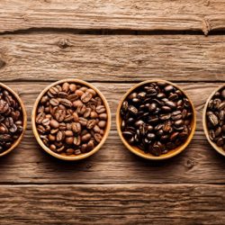 Zrnková káva v rôzne veľkých baleniach